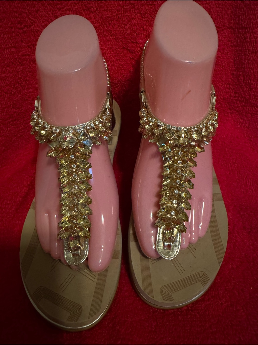 Forever Comfort Sz 6 Gold  Jeweled T-strap Sandals NWT😊😊